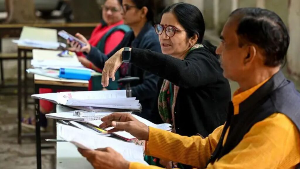 UP SIR विवाद: फ़ॉर्म 7 के ज़रिए क्या सच में कट रहे हैं वोट?